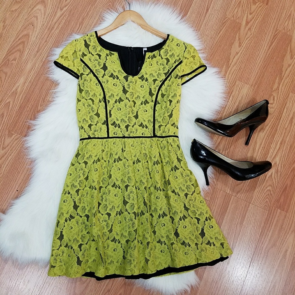 Kensie Floral Lace Lime Green Dress w Black Piping